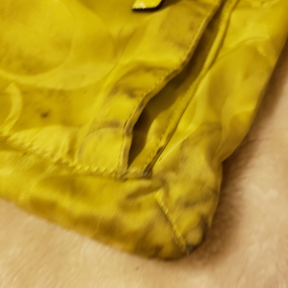 Coach lime green crossbody - Picture 4 of 4